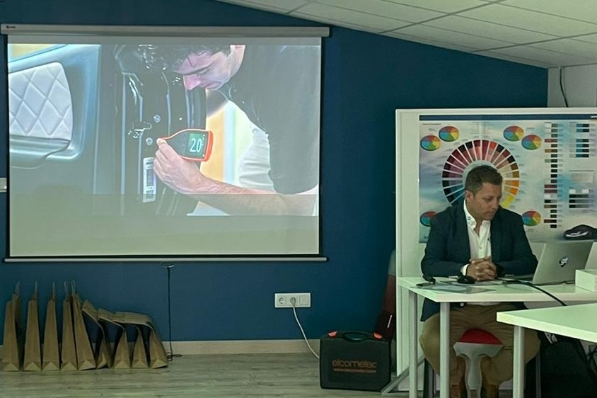 Potenciando al máximo el contacto con los profesionales